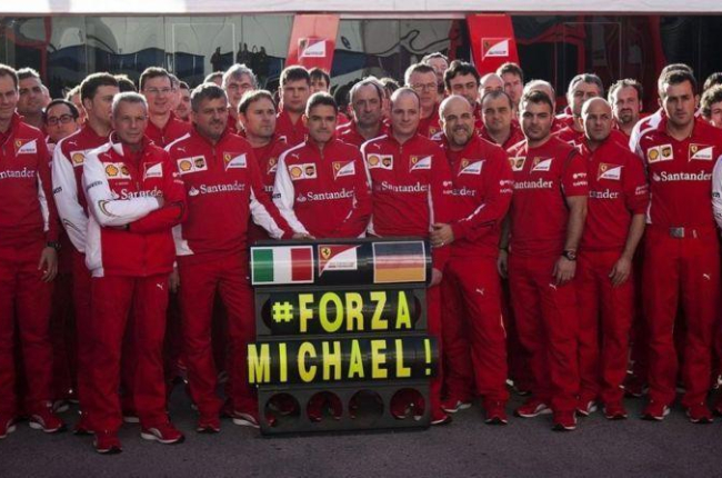 El equipo Ferrari le desea una feliz recuperación a Michael Schumacher.-EFE / ROMAN RÍOS