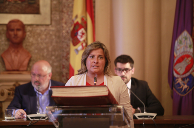 Esther Pérez, en la toma de posesión como diputada en la actual legislatura. HDS