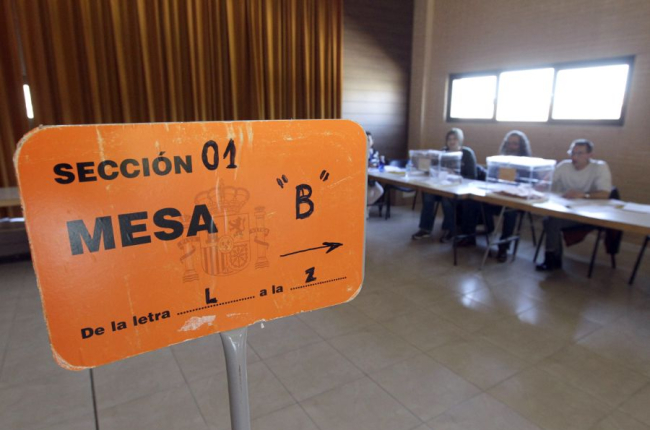 Indicador de mesa electoral en un colegio.-HDS