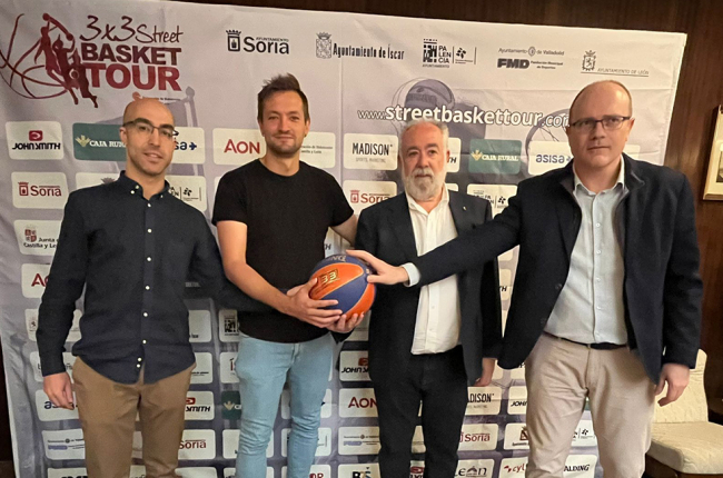 Presentación del Street Basket Tour, ayer en el Ayuntamiento de Soria. HDS
