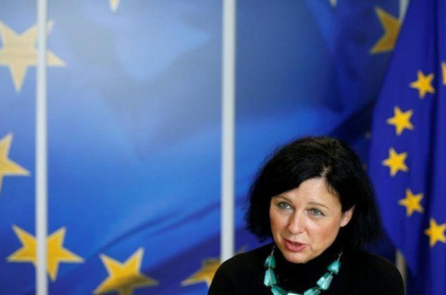 La comisaria europea de Justicia, Vera Jourová.-FRANÇOIS LENOIR (REUTERS)