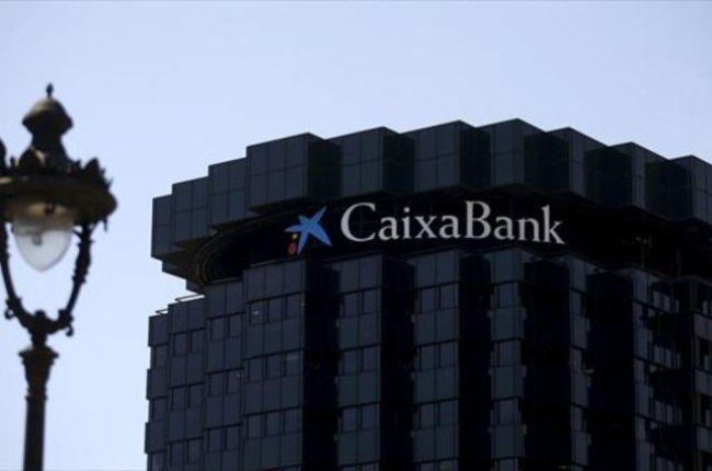La sede central de CaixaBank, en la avenida Diagonal de Barcelona.-REUTERS / ALBERT GEA