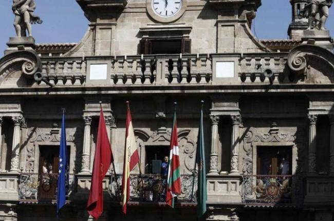 Fotografía de la fachada del Ayuntamiento de Pamplona.-Jesus Diges