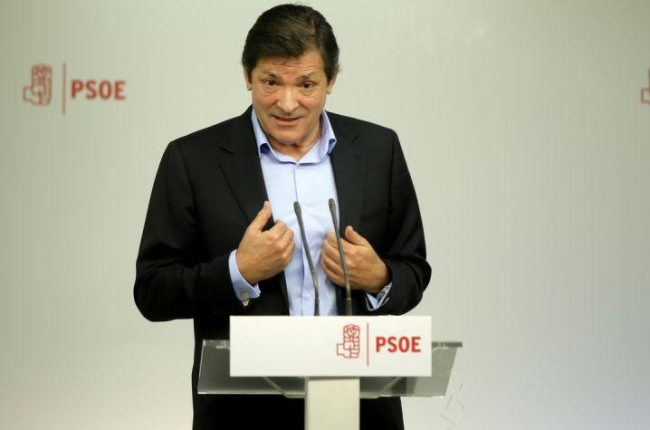 Javier Fernández, expresidente de la Comisión Gestora del PSOE, en una imagen de archivo.-JOSE LUIS ROCA (ARCHIVO)