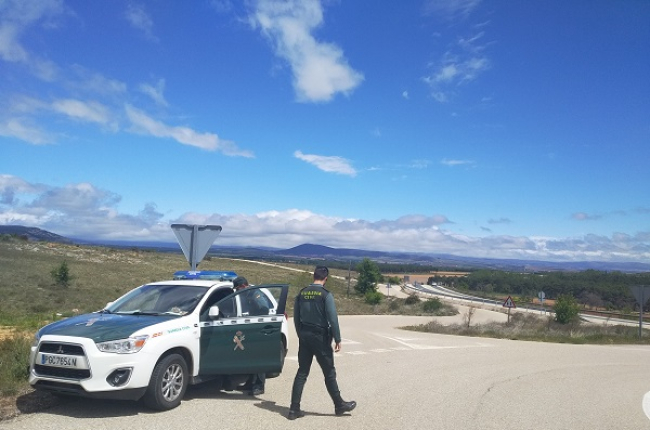 La Guardia Civil intentó parar al turismo en un control en Almazán.