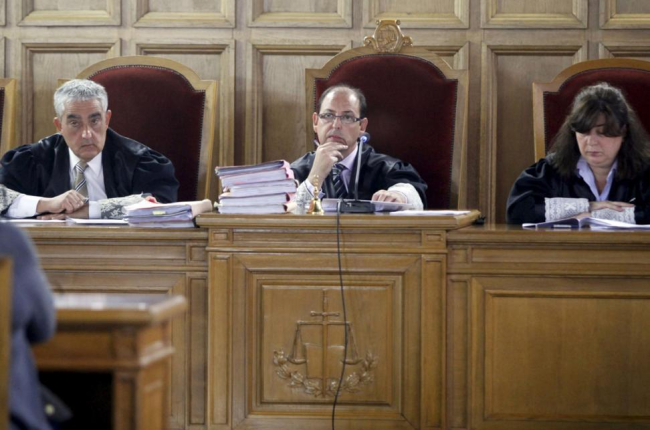 Los tres magistrados de la Audiencia Provincial de Soria.-VALENTIN GUISANDE