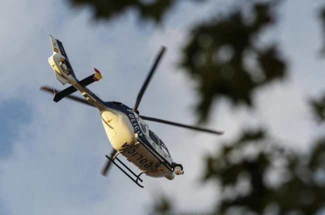 Helicóptero de CNP sobrevolando la manifestación de la Diada del pasado 11-S.-/ JULIO CARBÓ