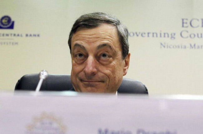 Mario Draghi durante la rueda de prensa.-Foto:   KATIA CHRISTODOULOU / EFE
