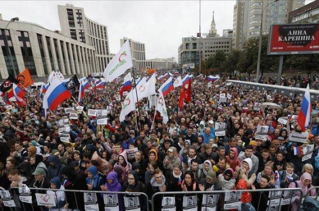 Manifestación en Moscú contra Putin, este sábado.-EFE EPA / YURI KOCHETKOV