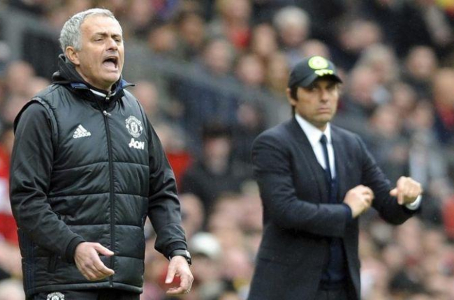 Jose Mourinho y, al fondo, Antonio Conte.-AP / RUI VIEIRA