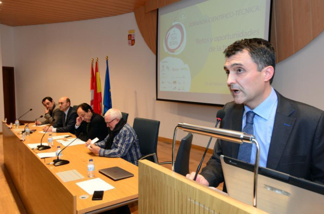 La conferencia fue de enorme interés.-Álvaro Martínez