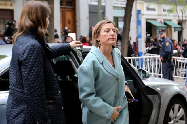 La presidenta del Parlament, Carme Forcadell, esta mañana a su llegada al Tribunal Supremo.-/ DAVID CASTRO