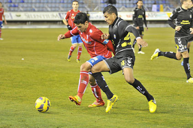 Del Pino se perfila como la única novedad en el once del Numancia con respecto al equipo que jugó en Córdoba. / DIEGO MAYOR-