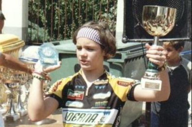 Miryam Faricle, en una prueba ciclista cuando corría con el Muskaria de Tudela, con 11 años.-CEDIDA