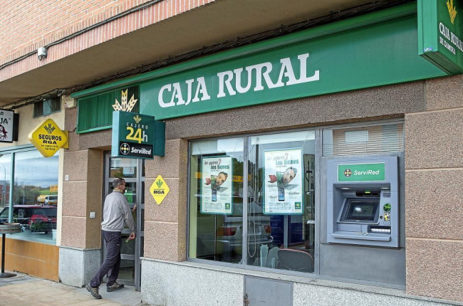 Imagen exterior de una de las numerosas oficinas que las cajas rurales tienen diseminadas por Castilla yLeón.-ICAL