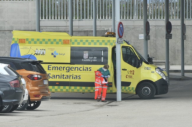 El herido en el vuelco de la furgoneta fue trasladado al Complejo Asistencial de Soria. HDS