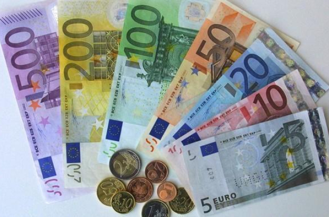 Monedas y billetes de euro de curso legal.-
