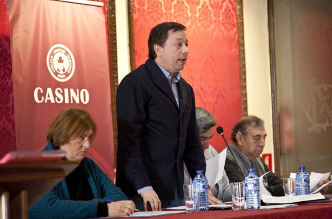 Adolfo Sainz interviene durante la asamblea.-DIEGO MAYOR