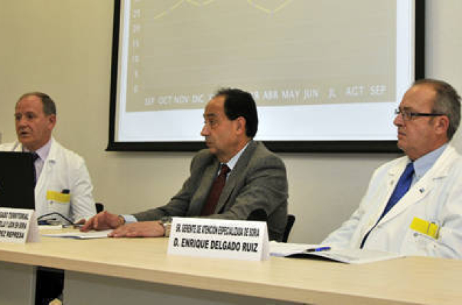 Luis Lapuerta, Manuel López Represa y Enrique Delgado, ayer, durante la presentación de los resultados de la Unidad. / VALENTÍN GUISANDE-