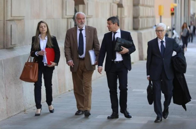 Los abogados de Messi, a la entrada en los juzgados-DANNY CAMINAL