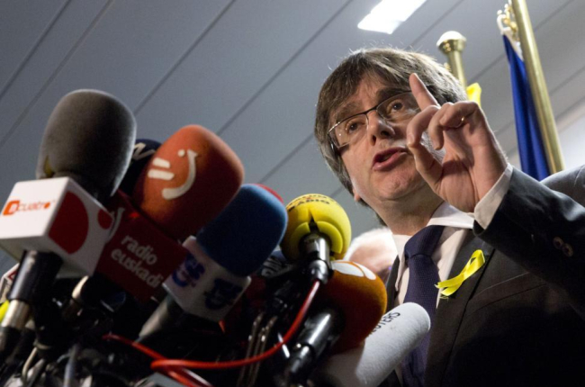 El PDECat condiciona la vuelta de Puigdemont a un pacto político con el Estado-VIRGINIA MAYO (AP)