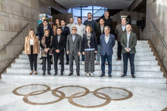 Manu Salvador y Enrique Fernández participan en la primera jornada de Municipalidad y Triatlón. HDS
