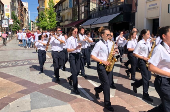 La Banda municipal de Soria interpretando La Compra esta tarde.-J.A.C.