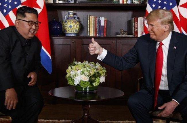 El presidente de EEUU Donald Trump y Kim Jong-un, líder de Corea del Norte en la cumbre de Singapur.-AP