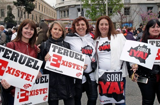 Simpatizantes de Soria Ya y Teruel Existe durante una manifestación. MARIO TEJEDOR