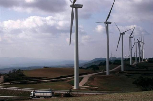 Molinos de viento para generar electricidad.-EFE / JAUME SELLART