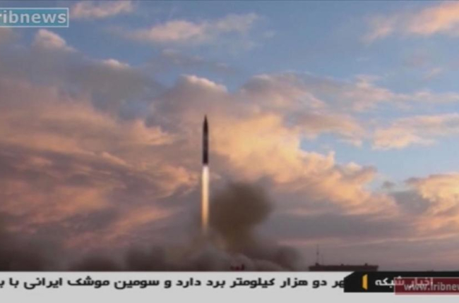 Imagen de vídeo del lanzamiento del nuevo misil iraní, difundida un día después de ser exhibido por primera vez en Teherán, el 23 de septiembre.-AFP