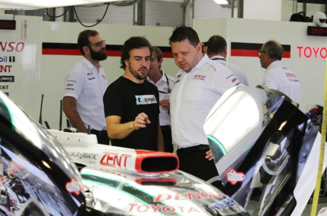 Fernando Alonso, en la jornada de ensayos con el coche que utilizará en Le Mans.-TOYOTA