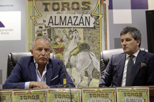 DE Miguel y Buendía durante la presentación de los festejos taurinos de Almazán.-L.A.T.