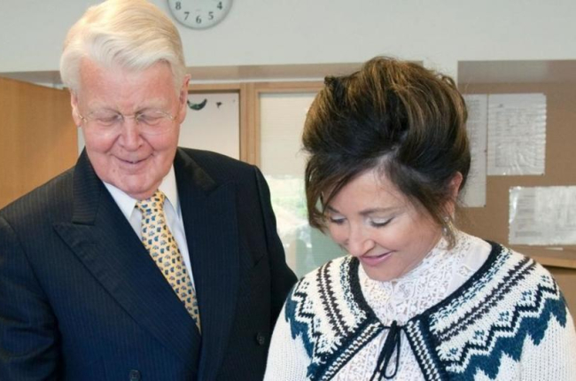 El presidente islandés, Olafur Ragnar Grimsson, y su esposa Dorrit Moussaieff.-AFP / THORVALDUR ORN KRISTMUNDSSON