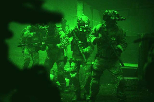 Recreación de la película 'La noche más oscura' del asalto de los Seal a la casa de Bin Laden.-Foto: JONATHAN OLLEY