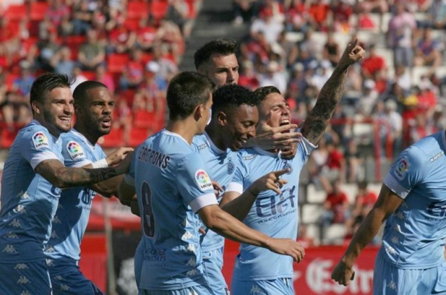Los futbolistas del Girona celebran el gol marcado por Pablo Maffeo contra el Nàstic.-EFE