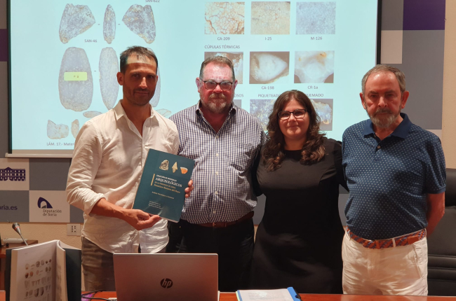Presentación del libro sobre materiales arqueológicos, esta mañana en la Diputación.-HDS