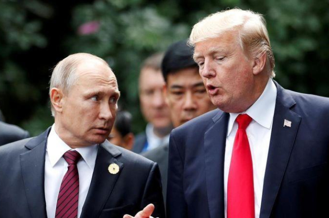 Trump y Putin en la cumbre de la APEC en Vietnam, el pasado mes de noviembre.-JORGE SILVA (REUTERS)