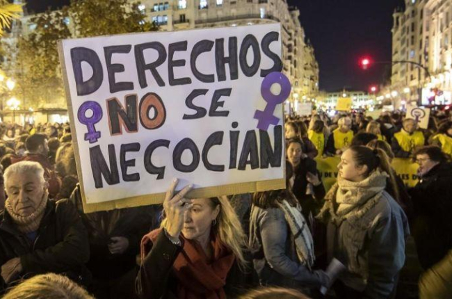 Imagen de la concentración en Valencia contra los postulados machistas de Vox.-EL PERIÓDICO
