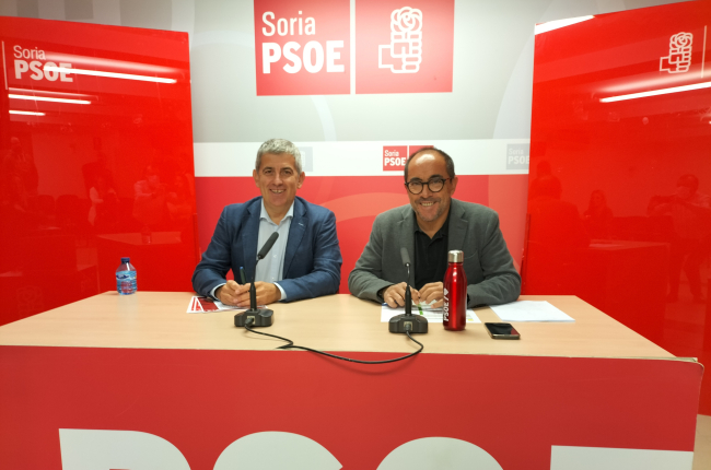 El diputado Javier Antón y el senador y secretario provincial, Luis Rey, tras valorar los Presupuestos del Estado. HDS