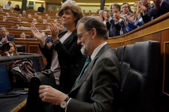 El presidente del Gobierno, Mariano Rajoy, en el pleno de debate la moción de censura encabezada por Pedro Sánchez.-JOSÉ LUIS ROCA