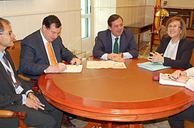 La reunión que Angulo, Antón y Heredia mantuvieron ayer con Federico Ramos. / PP DE SORIA-