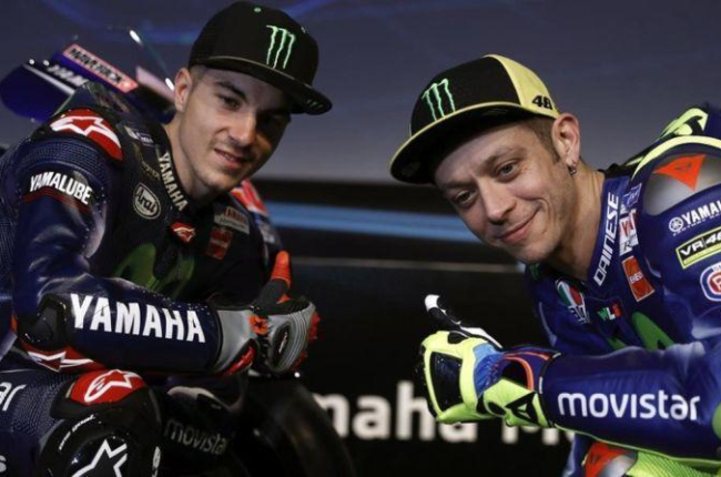Maverick Viñales y Valentino Rossi, el día de la presentación, en Madrid, del equipo Movistar-Yamaha.-EFE / EMILIO NARANJO