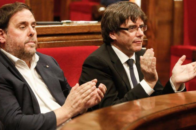 El Tribunal de Cuentas cita a Puigdemont y Junqueras por el 1-O.-JULIO CARBÓ