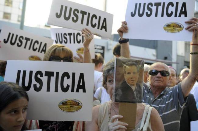 Protesta ayer en Buenos Aires por la muerte del juez Nisman.-Foto: ALEJANDRO PAGNI