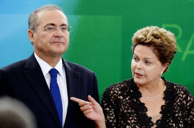 Dilma Rousseff, junto al presidente del Senado Renan Calheiros, investigado en el 'caso Petrobras'.-Foto:   AFP / EVARISTO SA