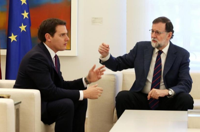 Reunión entre Mariano Rajoy y Albert Rivera, en la Moncloa, el pasado 17 de mayo.-/ DAVID CASTRO