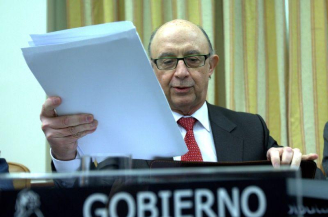 El ministro de Hacienda, Cristóbal Montoro, en una imagen de archivo.-DAVID CASTRO