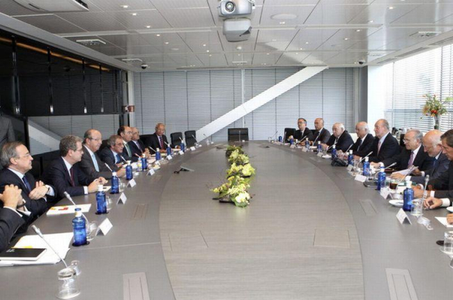 Los miembros del Consejo Empresarial para la Competitividad con el rey Juan Carlos en agosto del 2008.-EFE
