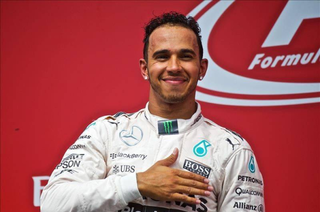 Hamilton celebra su victoria.-EFE